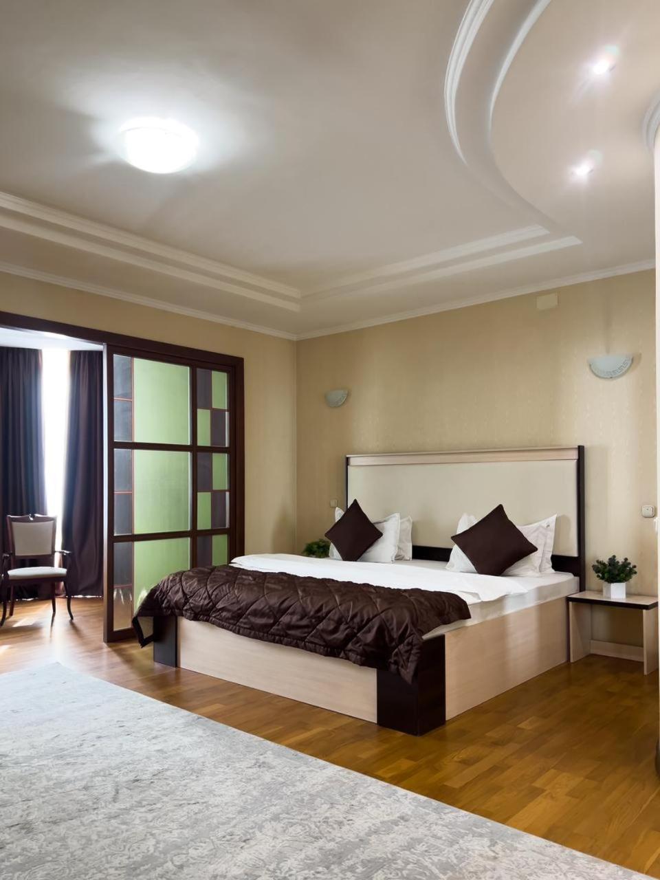 Apartment 5 Almaty Luaran gambar